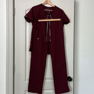 Figs Burgundy Scrub Set (size S)
